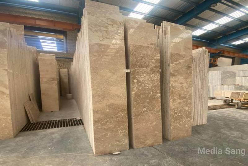 تراورتن ابیانه | سنگی با رنگ روشن برای نمای داخلی و خارجی - مدیا سنگ